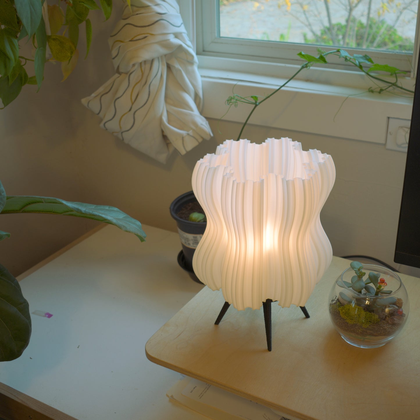 Nyebe Lamp